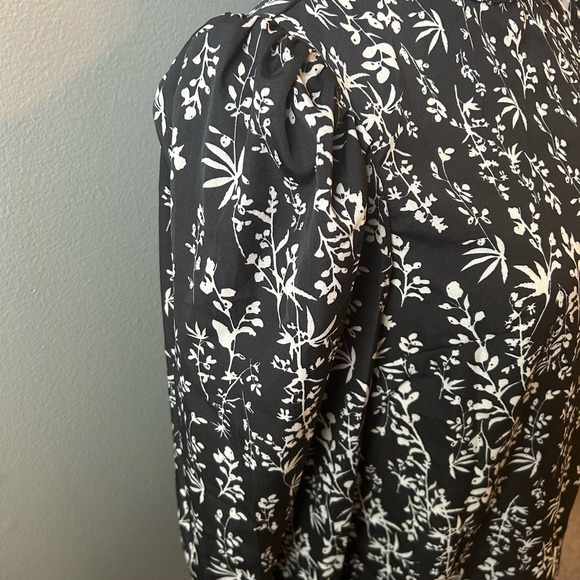 New Women black hi neck dress blouse. Size medium - Picture 6 of 8